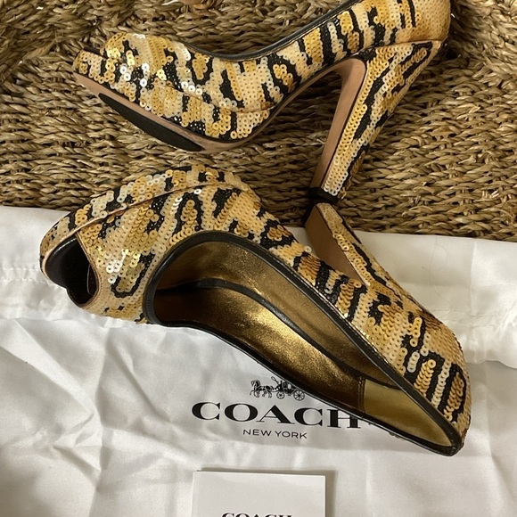 COACH GENUINE SEQUINED leopard  PRINT HEELS,
UNIQUE EUC 5.5 on trend, metallic - Picture 3 of 6